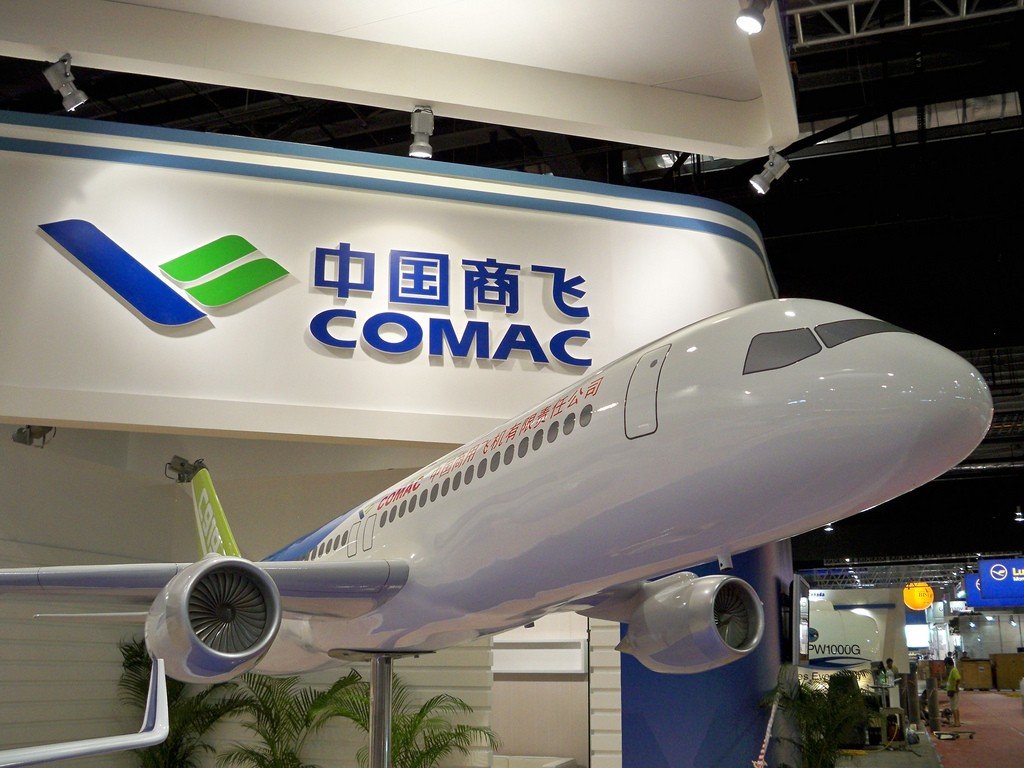 Прототип пассажирского самолета С919 продемонстрировали в Шанхае