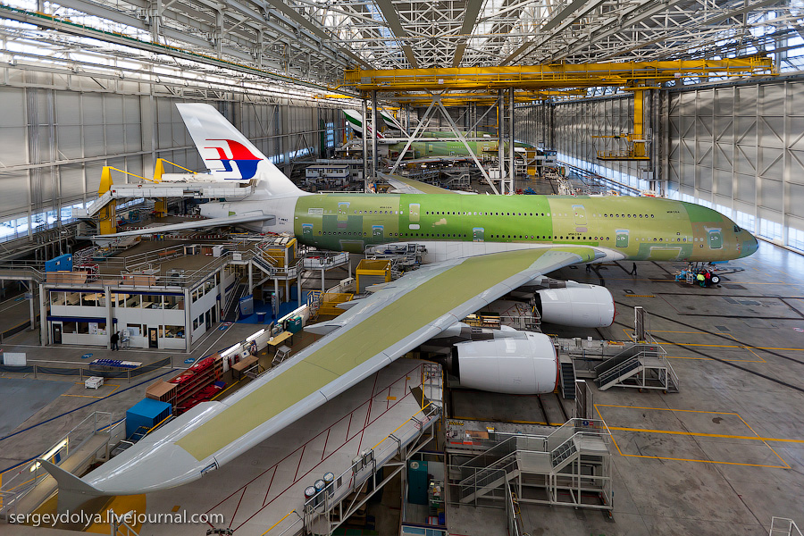 Как строят А380 и как они выглядят внутри