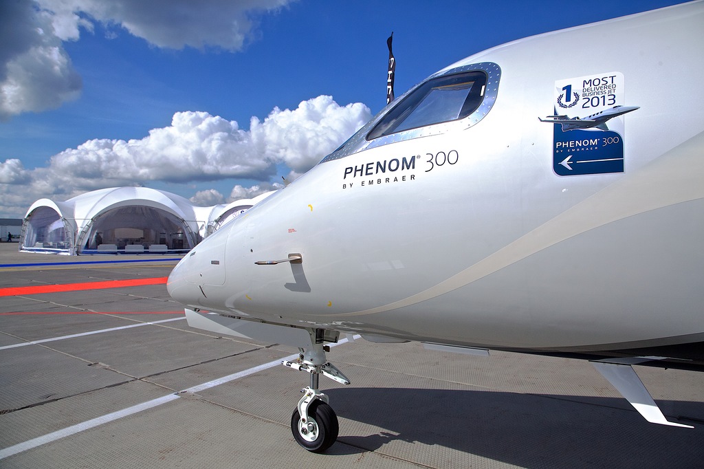 JetExpo-2014: Embraer EMB-505 Phenom 300 