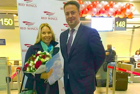 Red Wings поздравила миллионного пассажира в Домодедово
