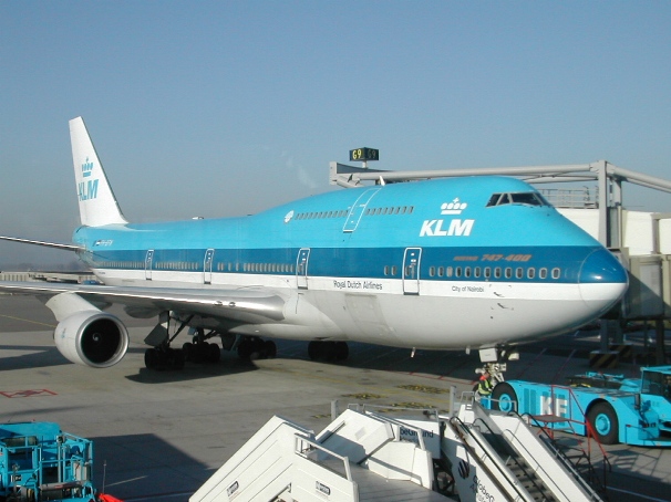 Авиапассажиры KLM cмогут выбирать попутчика по интересам в соцсетях
