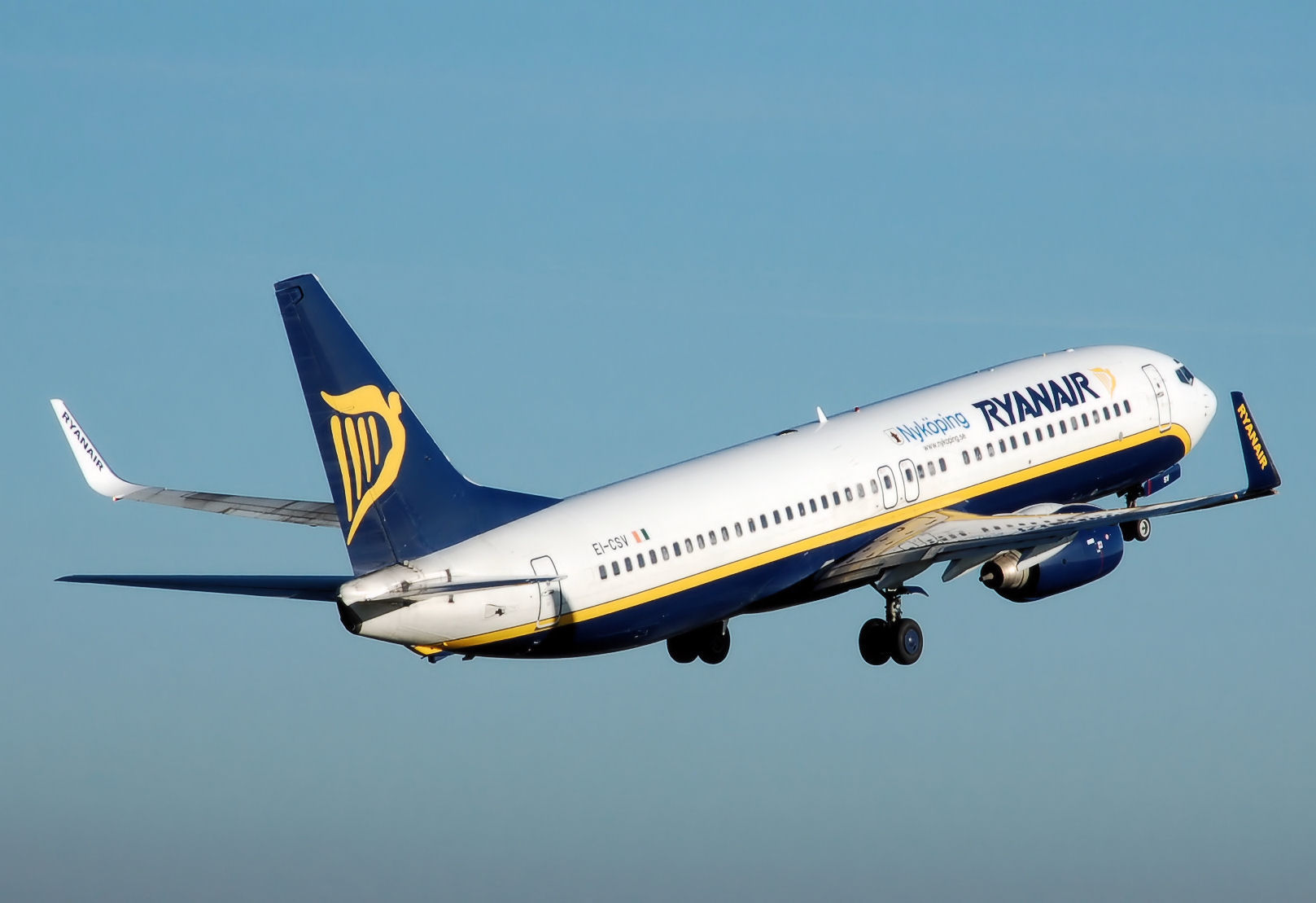 Ryanair сделала платными уже четверть рядов в самолете