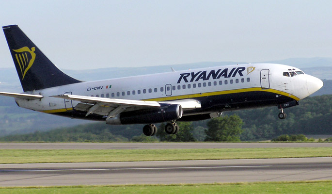 У самолетов компании Ryanair увеличат двери