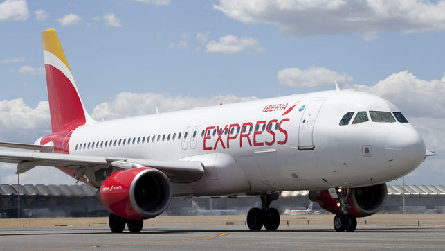 Iberia Express провела карнавал на высоте 33000 футов