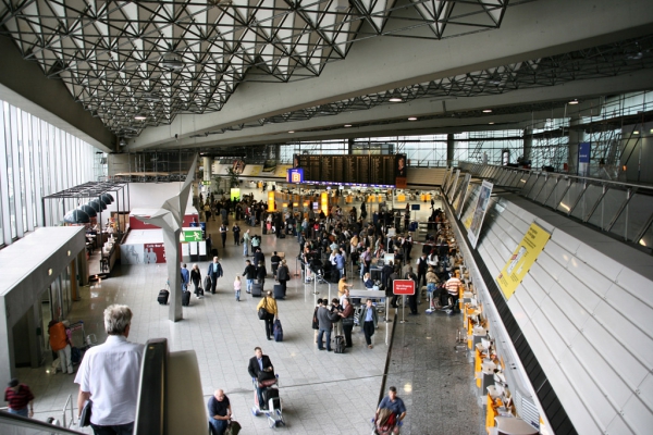 В аэропорту Франкфурта-на-Майне отменены почти 300 рейсов 